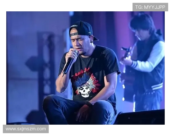 李泓澎的成长之路与艺术追求：从青涩少年到舞台巨星的蜕变故事