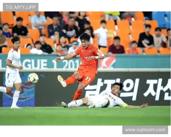 釜山偶像队对决江原球队展现激情与实力的精彩比赛